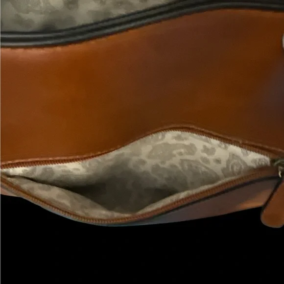 Simply Noelle Brown Leather Tote Bag with Structured Design - Picture 7 of 8